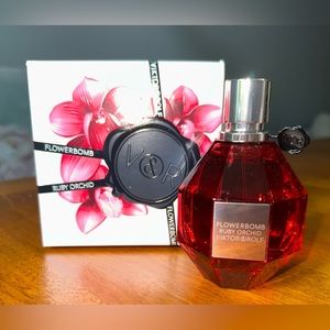 Viktor & Rolf FLOWERBOMB Ruby Orchid
